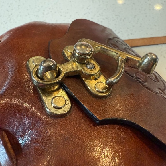 Vintage Tooled Genuine Leather Festival Saddle Bag Mini Purse Toggle Closure - Picture 13 of 15